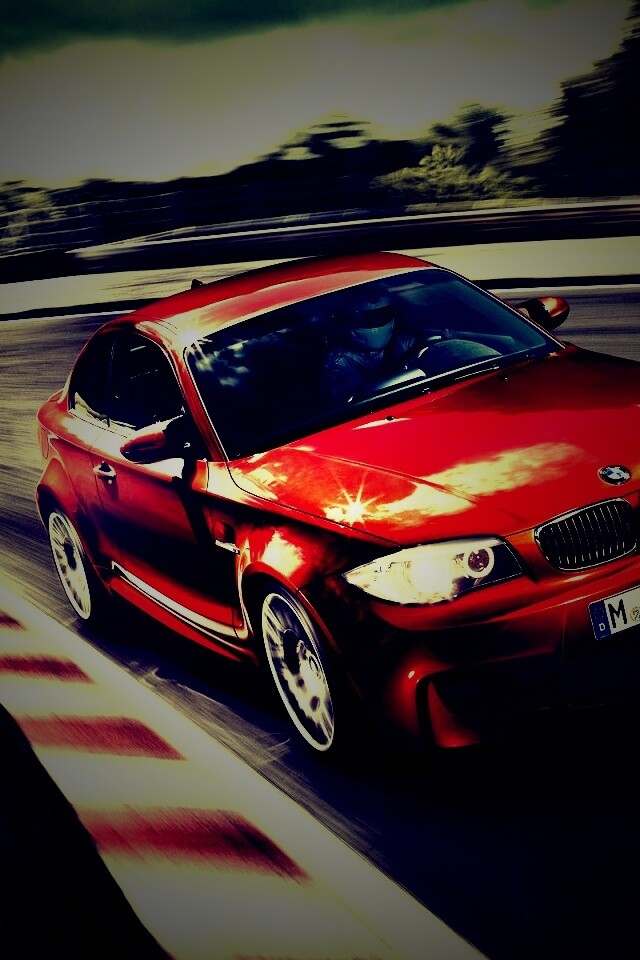 Гонщик за рулем BMW M1 обои