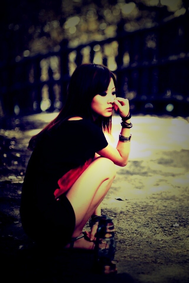 Грустная японская девушка обои