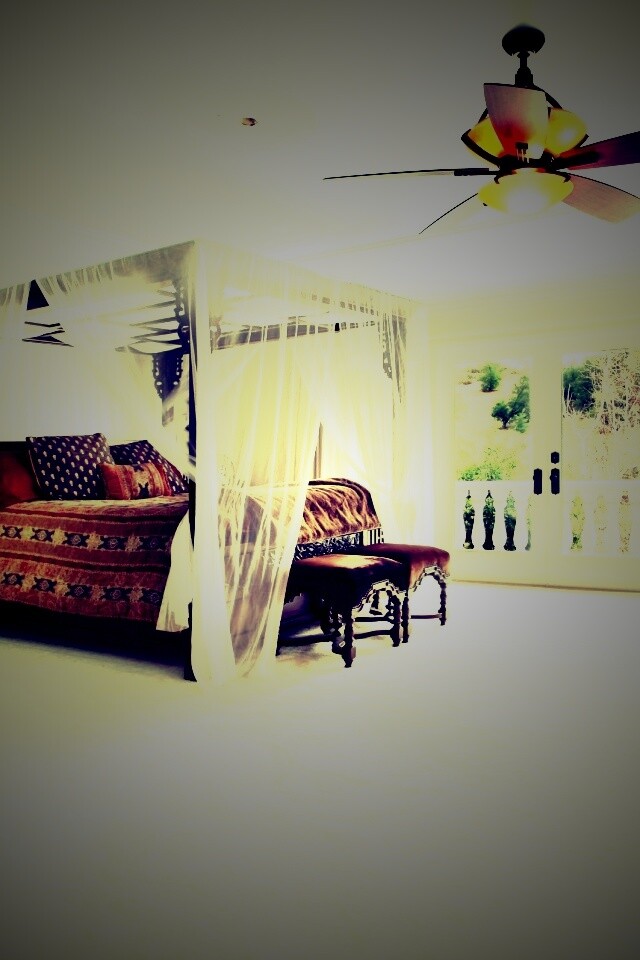 Светлая спальня обои