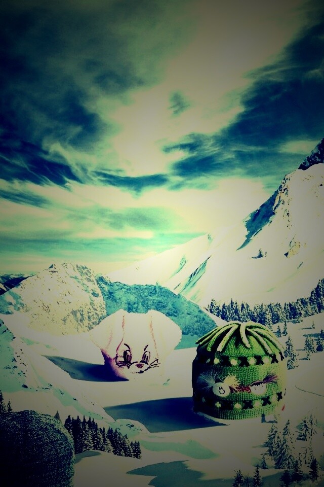 Прикольные шапки на горных вершинах обои