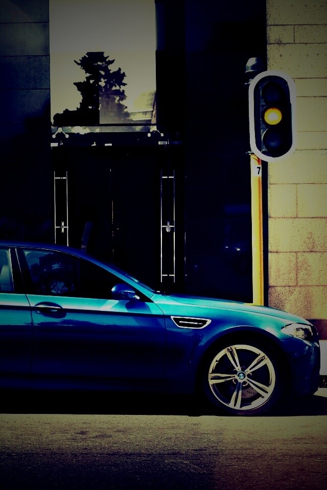 BMW F10 на светофоре обои