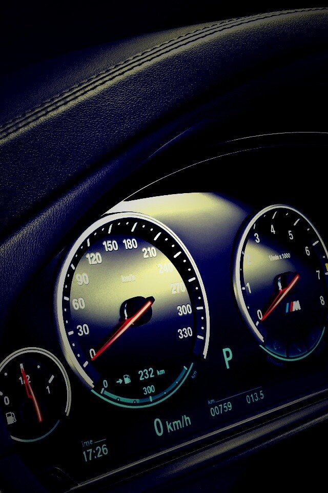 Приборная панель BMW F10 обои