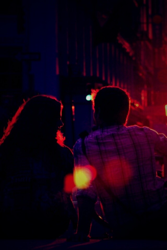 Девушка и парень с велосипедом на закате обои