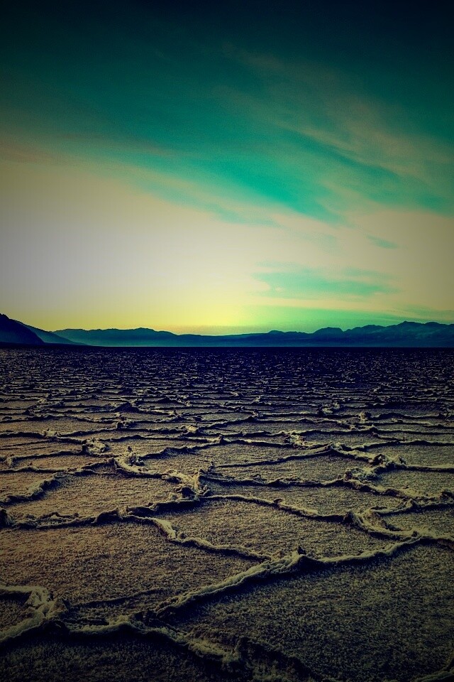 Высохшее пустынное озеро обои