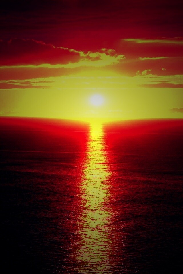 Закат и его отражение в море обои