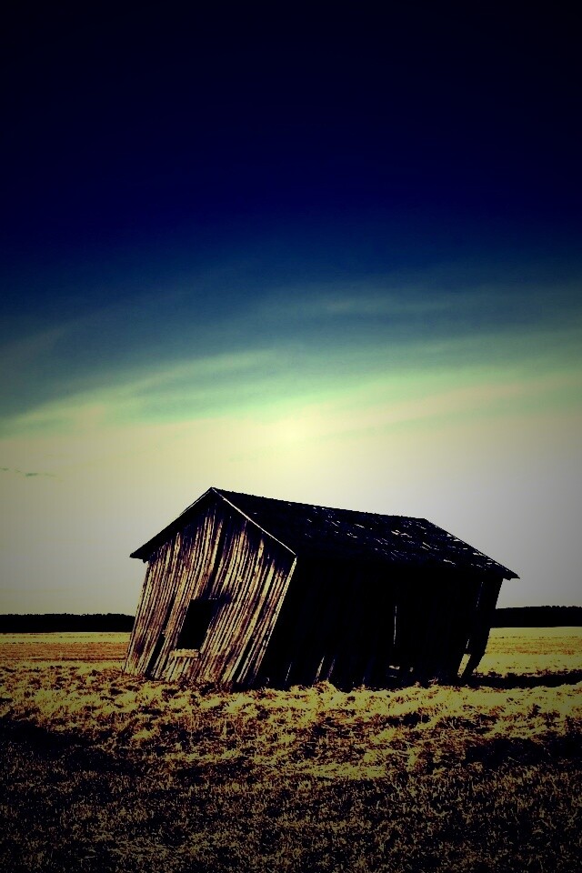 Покосившийся сарай обои