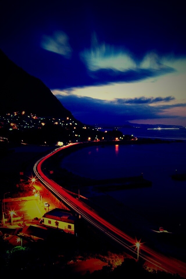 Городок у моря обои