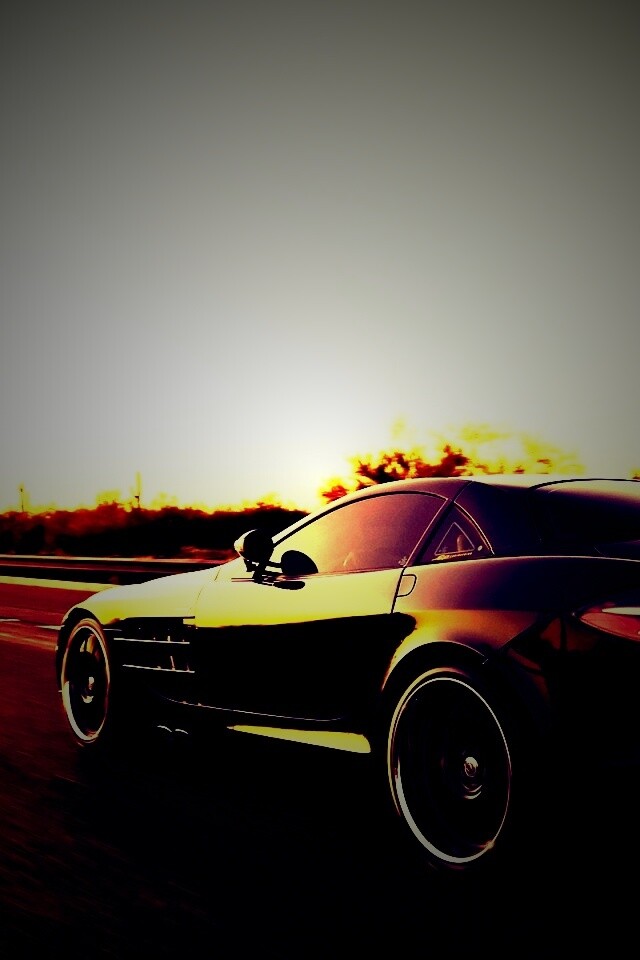 Черный автомобиль уезжает в закат обои