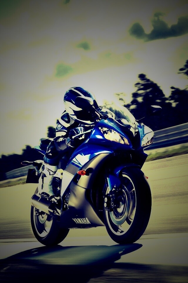 Мотоциклист на треке обои