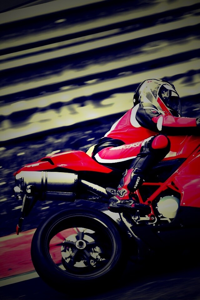 Красный мотоцикл обои