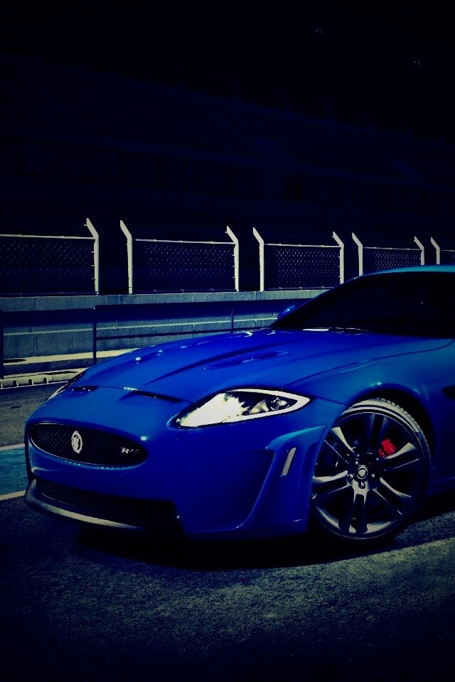 Синий спорткар на гоночном треке обои