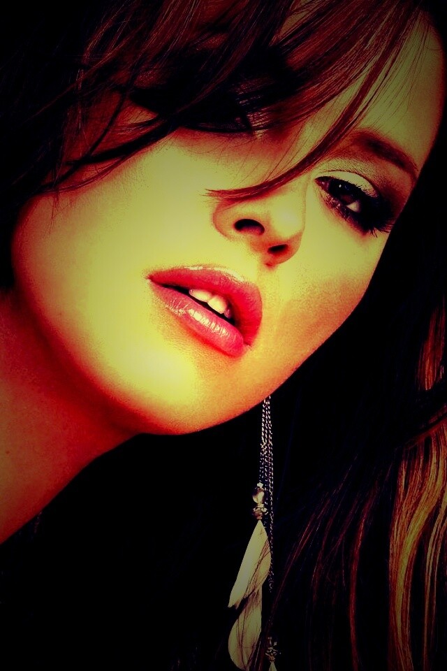 Брюнетка обои