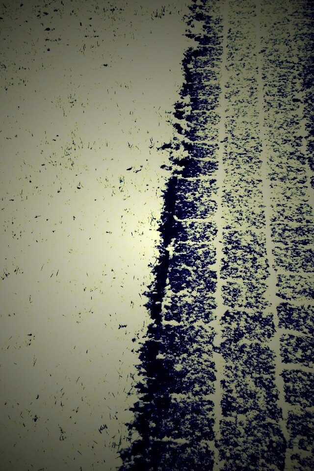 След покрышек в снегу обои