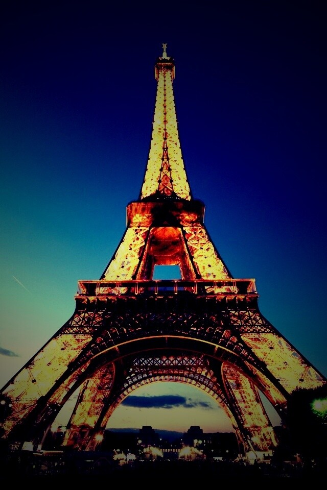 Светящаяся эйфелева башня обои