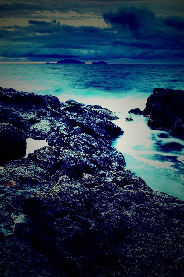 Река впадающая в море обои