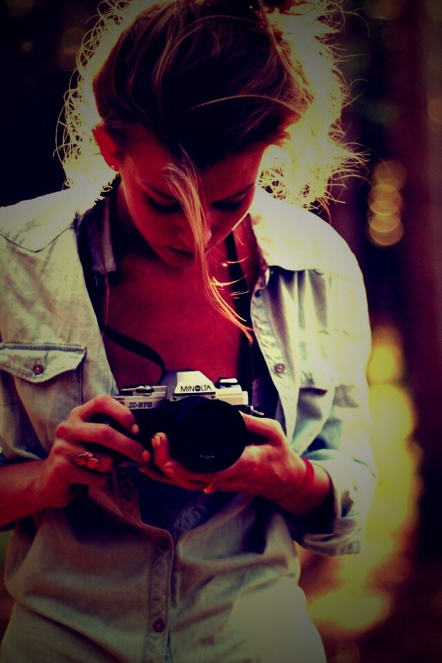 Девушка-фотограф обои