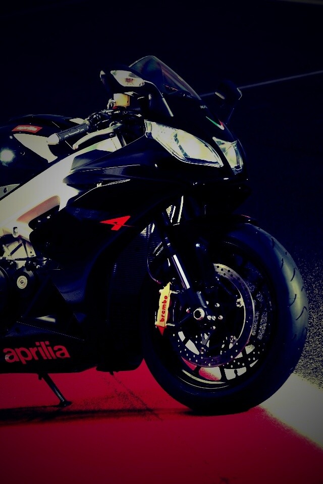 Aprilia на треке обои