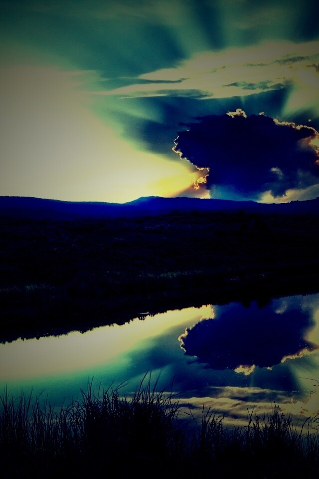 Облако над лугом обои