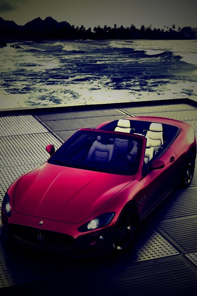 Мазерати на берегу моря обои