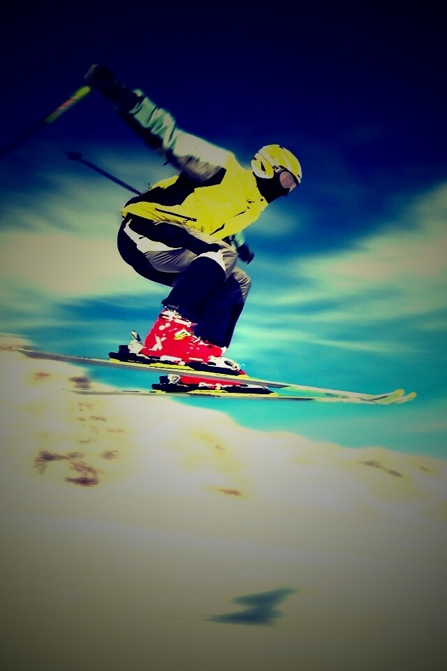 Лыжник в прыжке обои