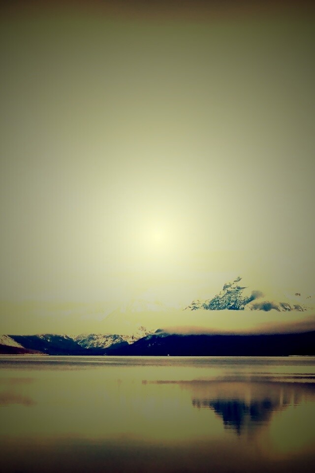 Спокойное горное озеро обои