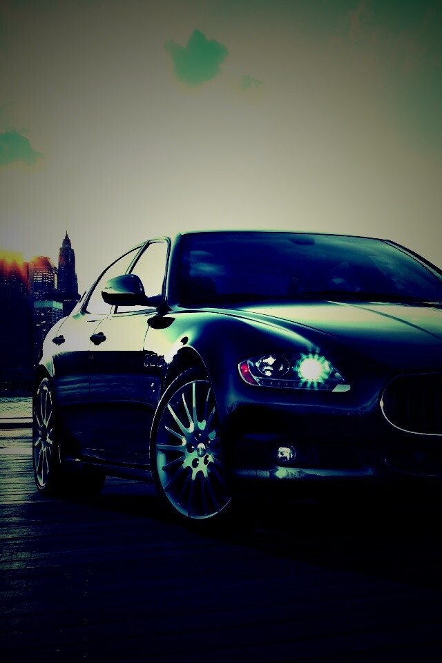 Черная мазерати на пирсе обои