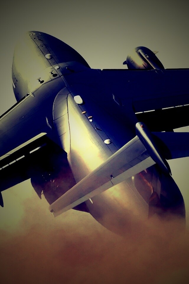 Большой грузовой самолет на взлете обои