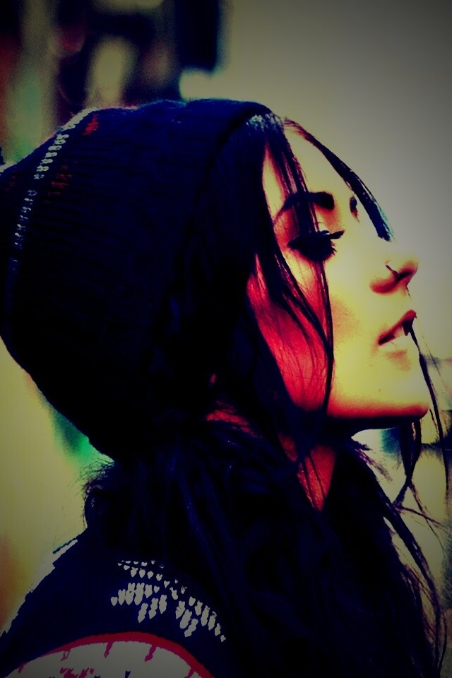 Девушка в шапке обои