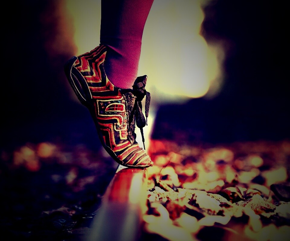 Разноцветные кроссовки обои