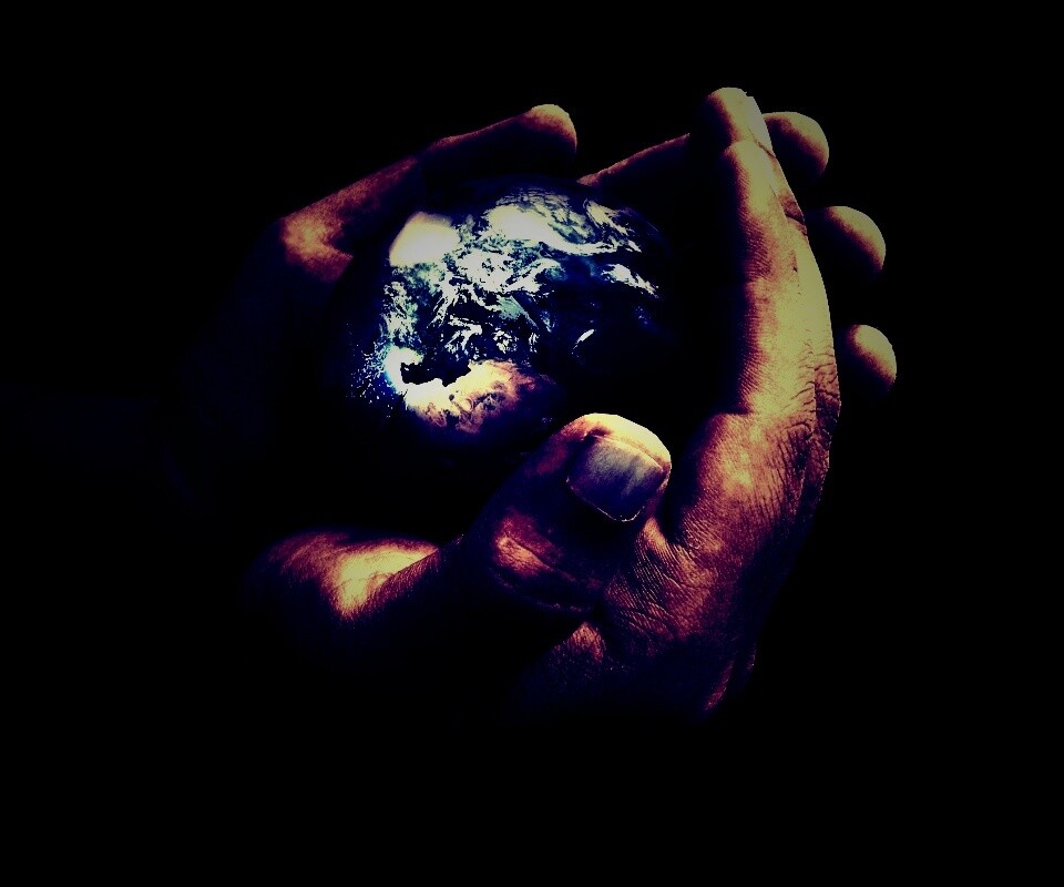 Мир в руках обои