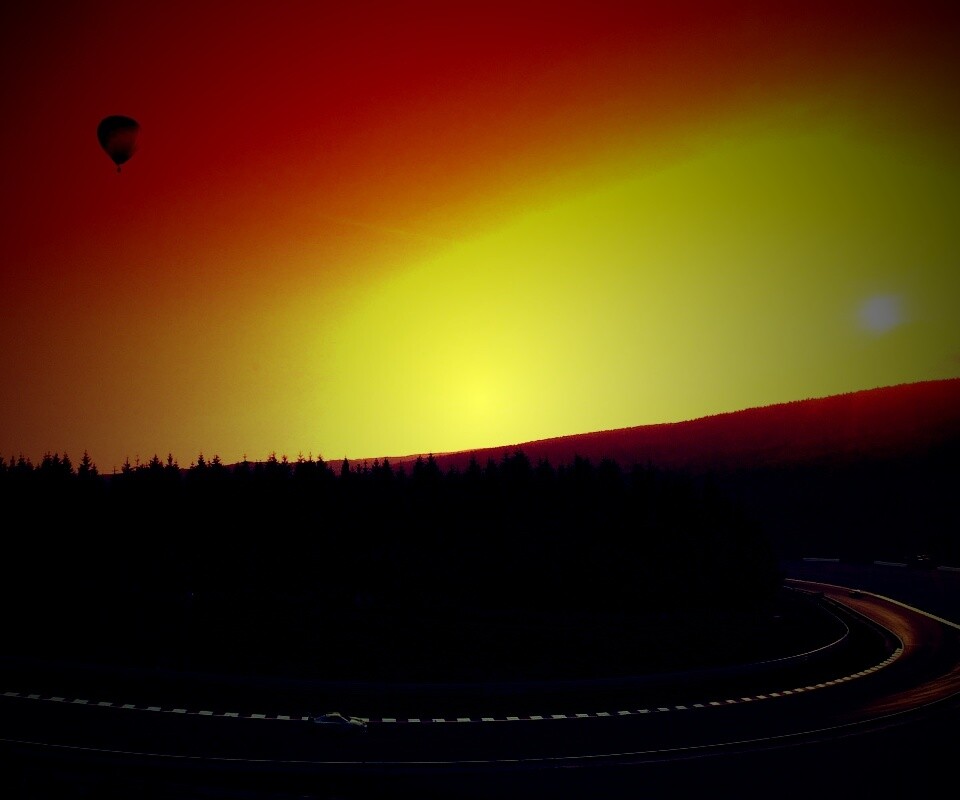 Воздушный шар над треком обои