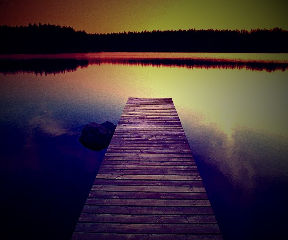 Деревянный пирс на озере обои