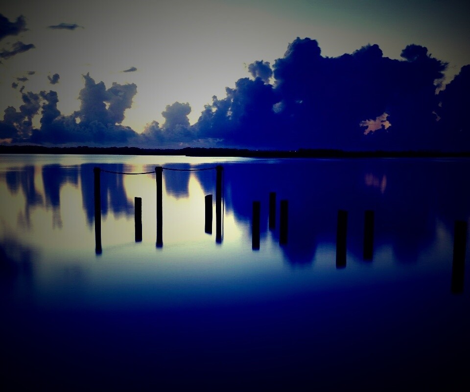 Столбики из воды обои