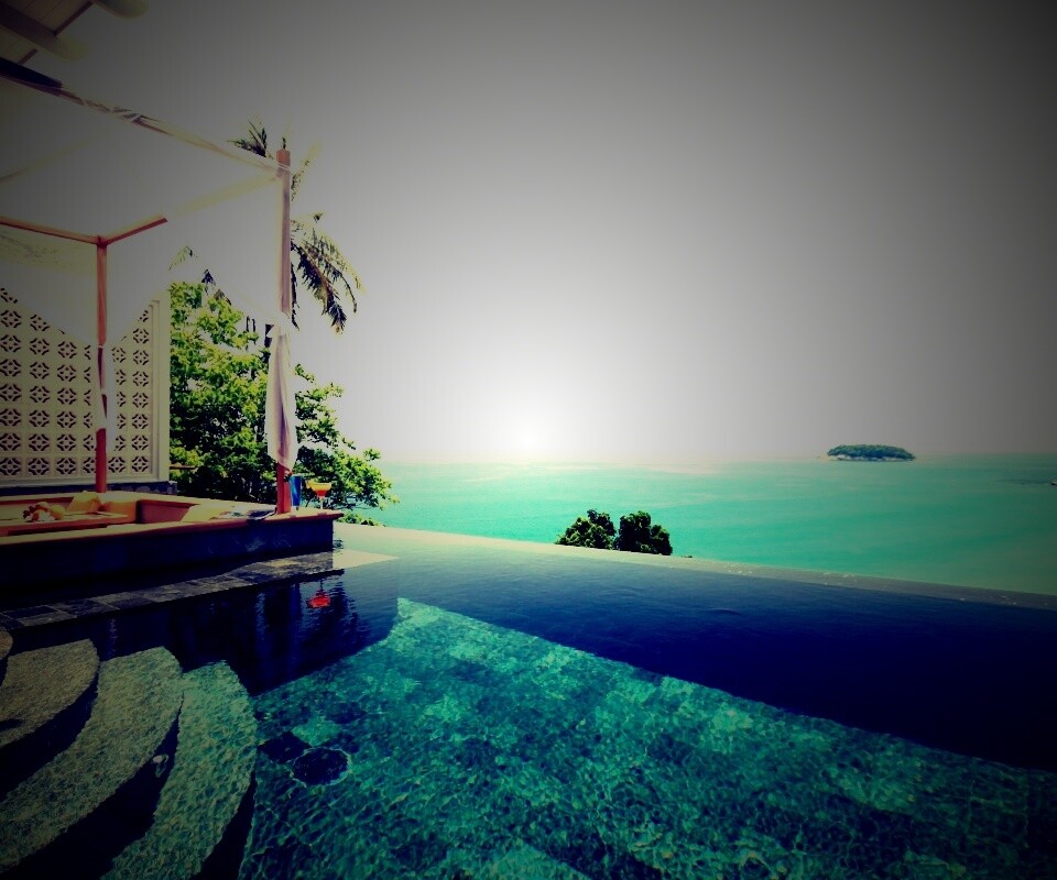 Бассейн на берегу моря обои