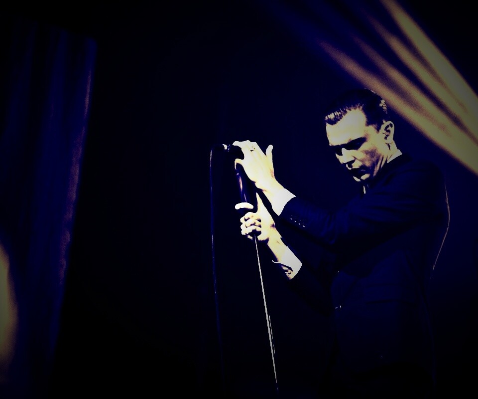 Тео Хатчкрафт на сцене обои