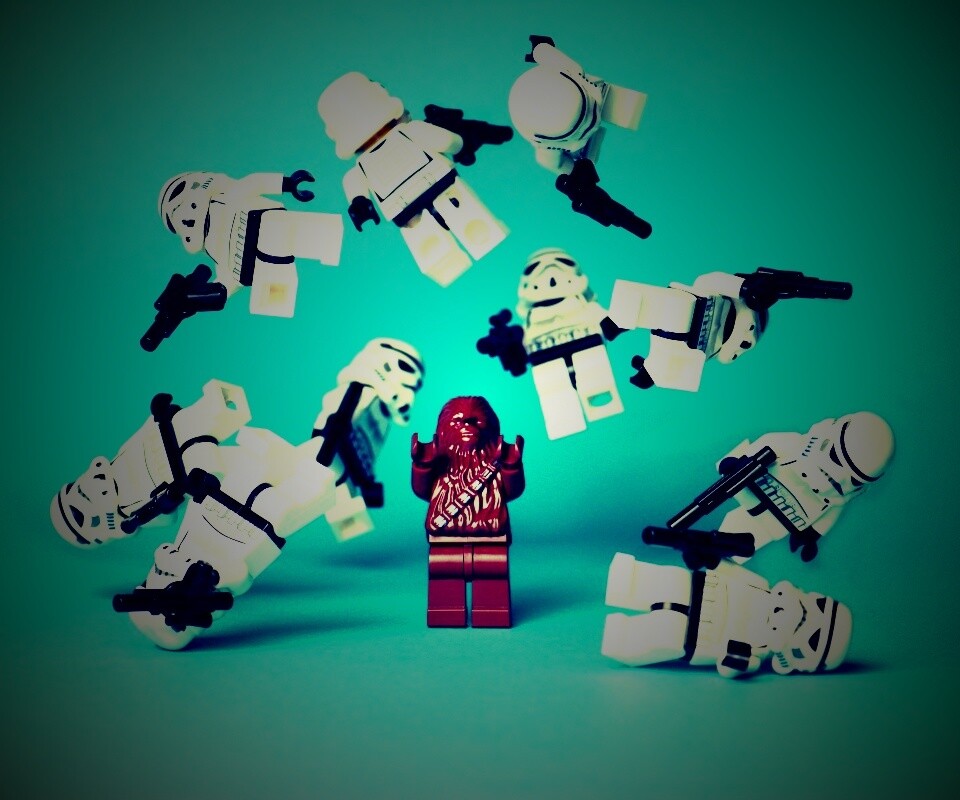 Чубака раскидывает имперских штурмовиков обои