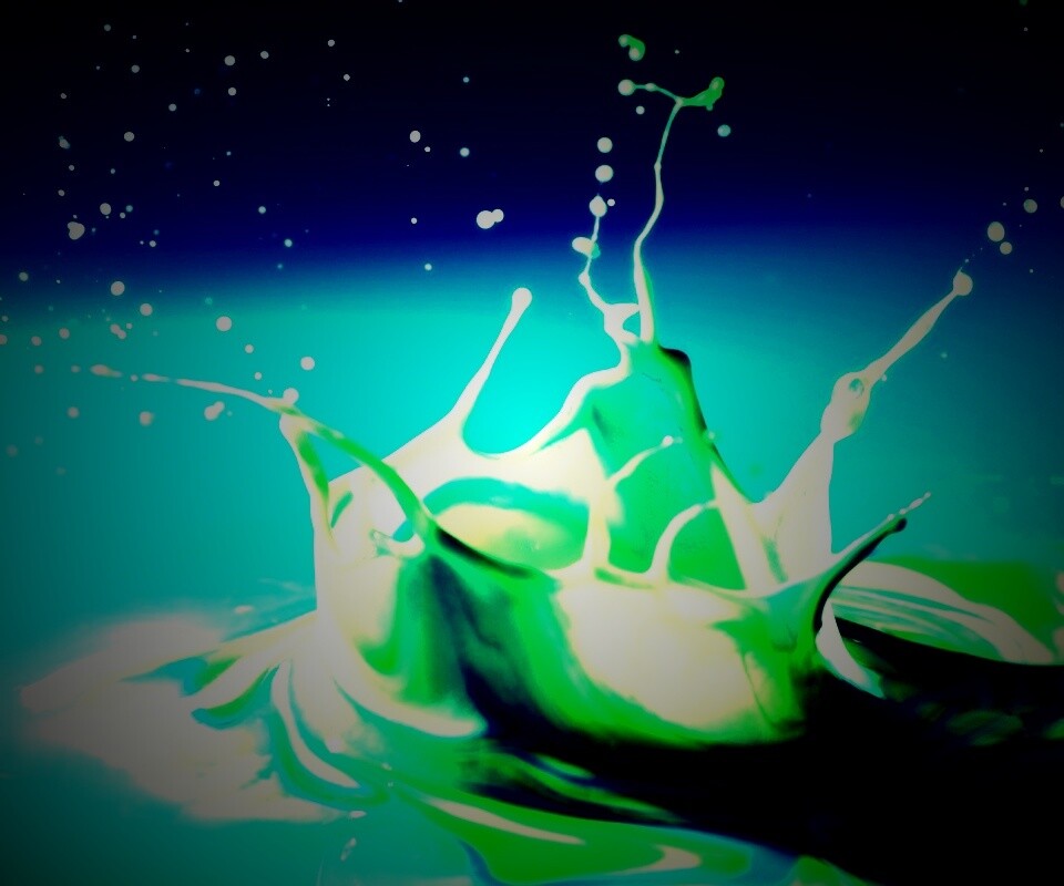 Брызги зеленой краски обои