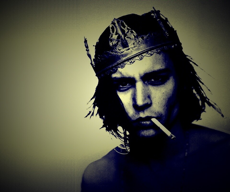 Джонни Депп в короне обои