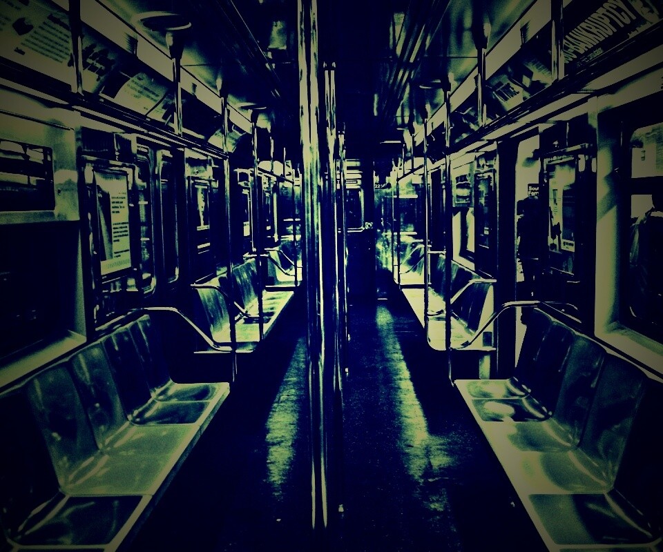 Пустой вагон метро обои