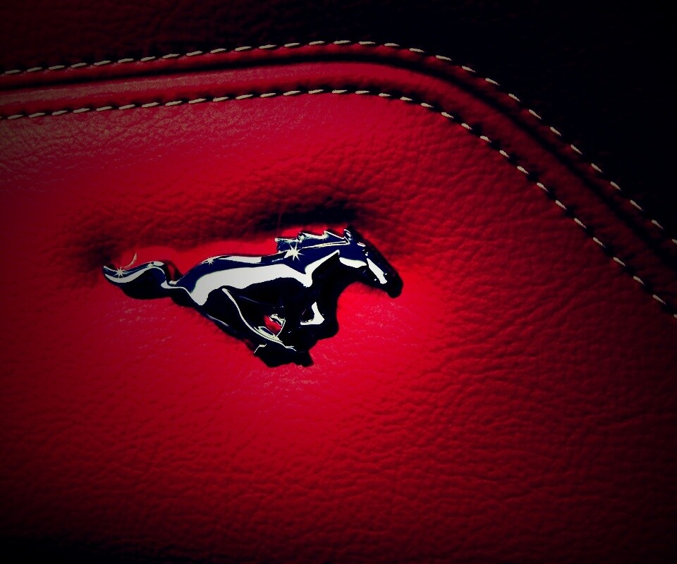 Кожаный салон Форда Мустанг обои