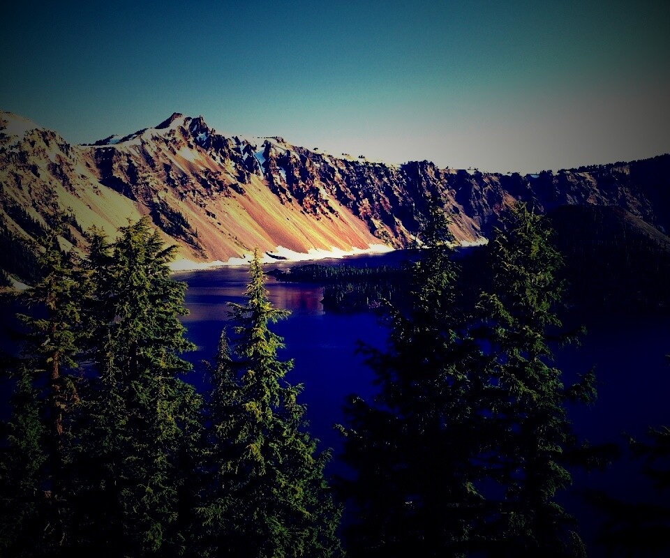 Озеро в кратере обои