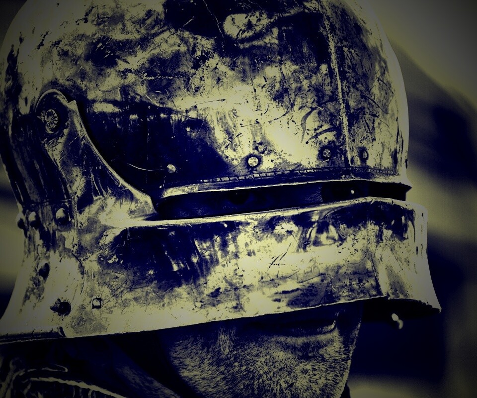 Человек в доспехах обои