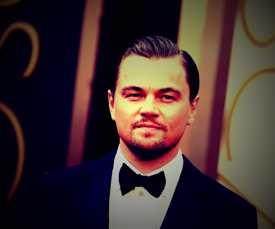 Леонардо Дикаприо в костюме обои