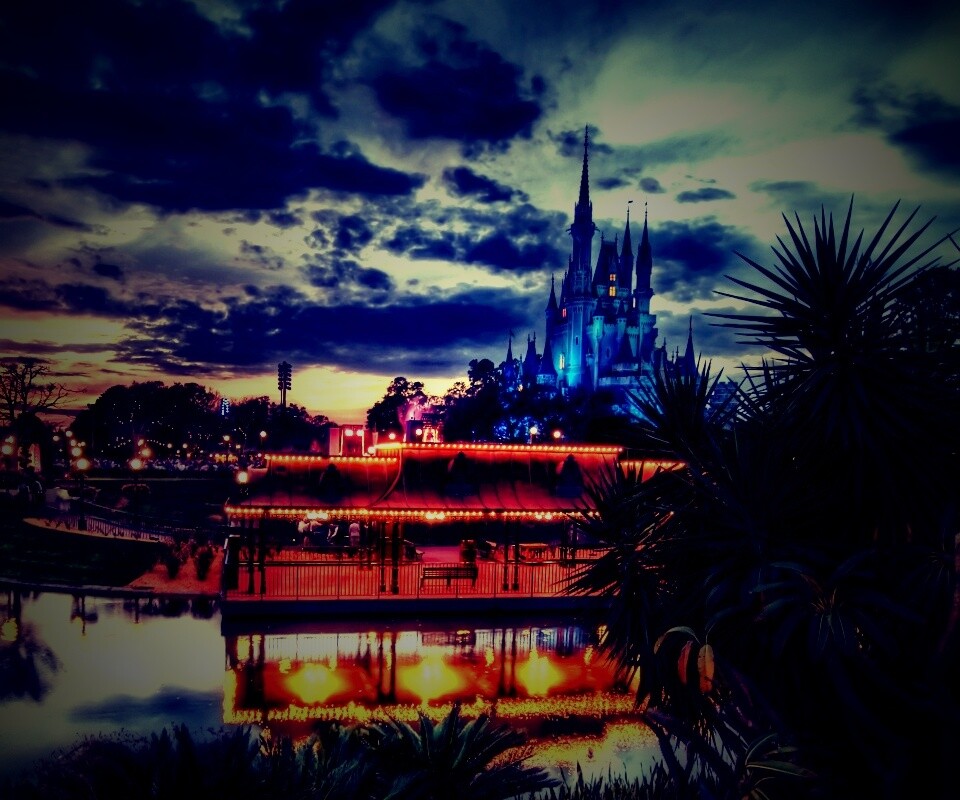 Диснеёленд вечером обои