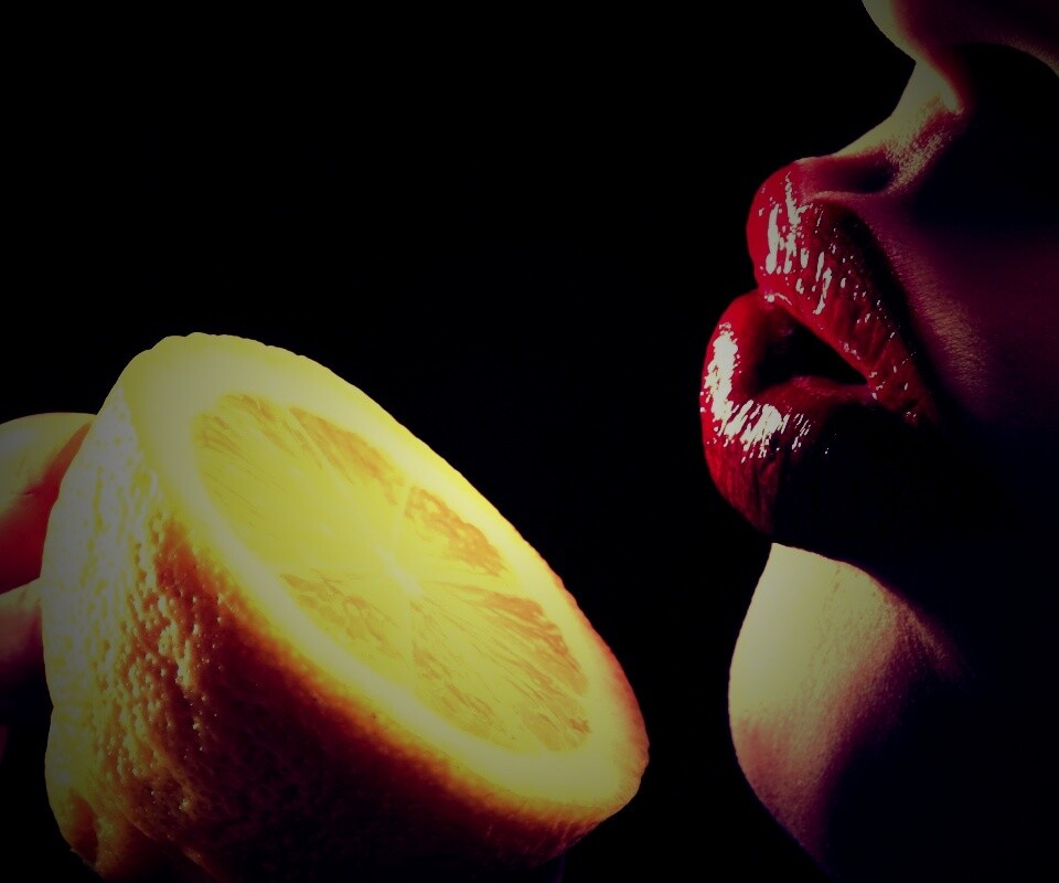 Лимон и губы обои