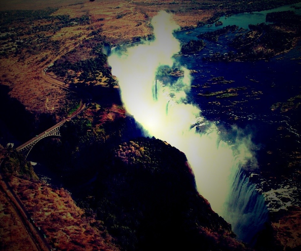 Живописный водопад обои