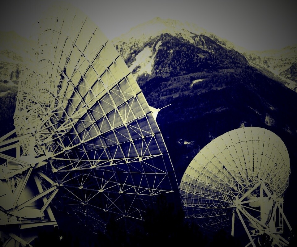 Локаторы в горах обои