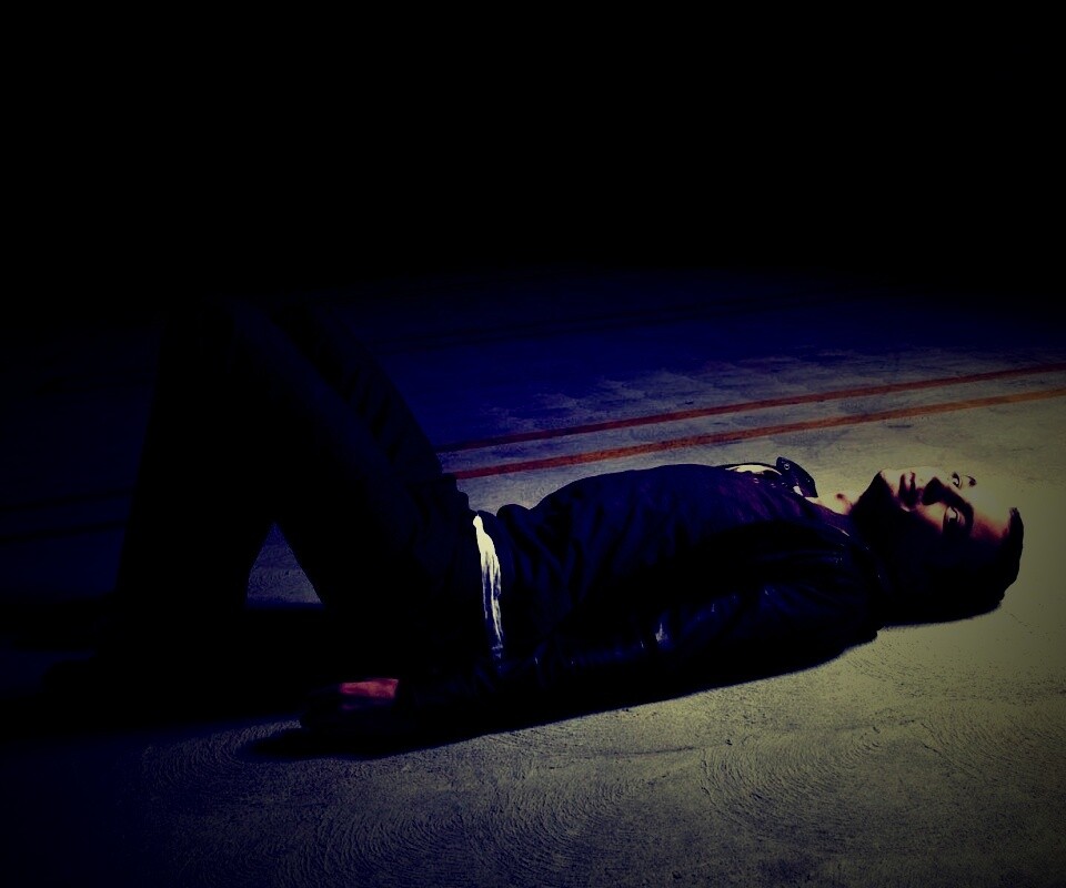 Джим Парсонс на полу обои