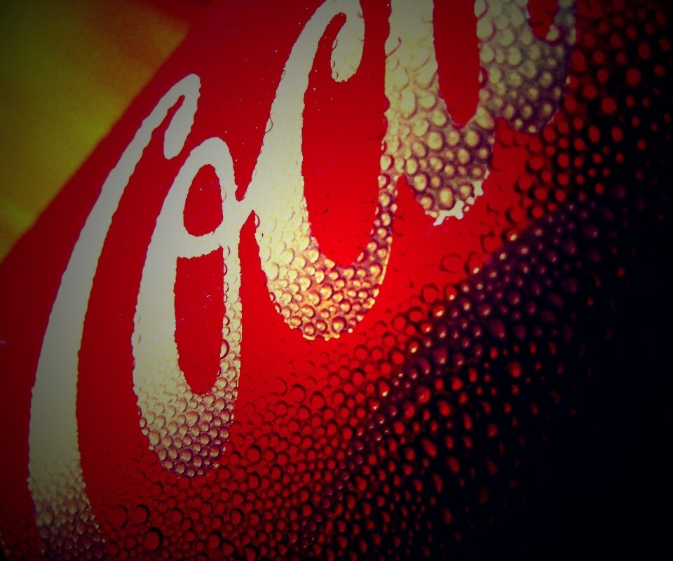 Запотевшая банка Кока-Колы обои