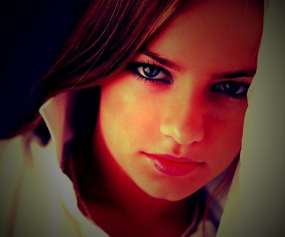 Красивая молодая девушка обои